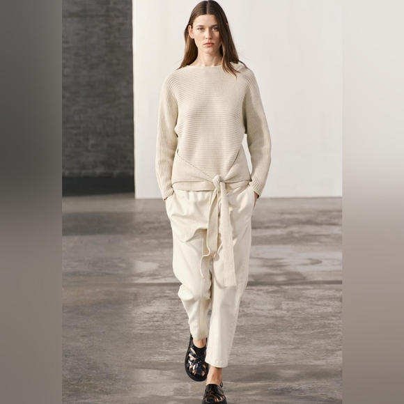 Zara Cream Crew Neck Sweater - Picture 1 of 11